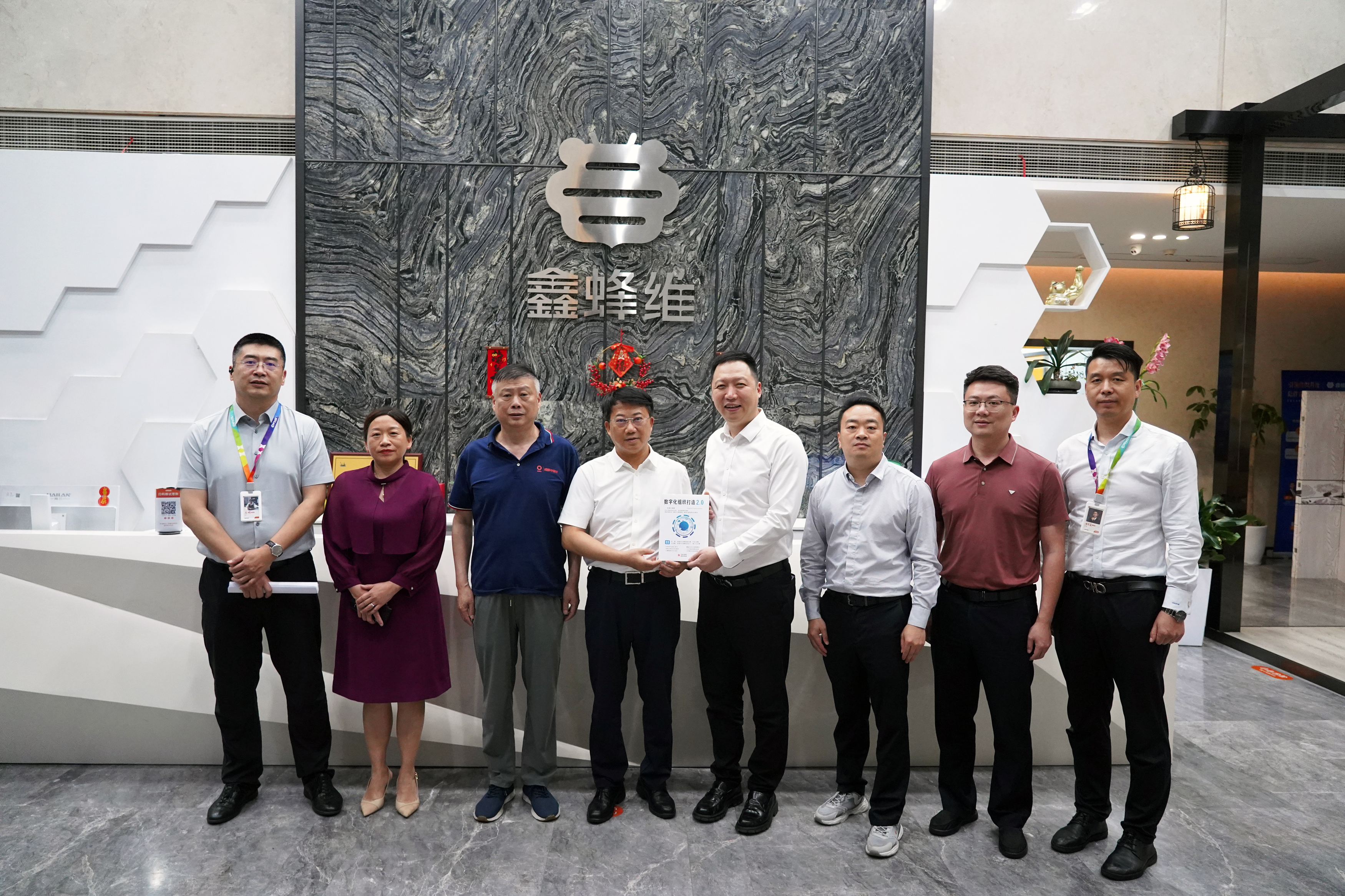 赣州市宁都县委书记傅小新一行走访鑫蜂维